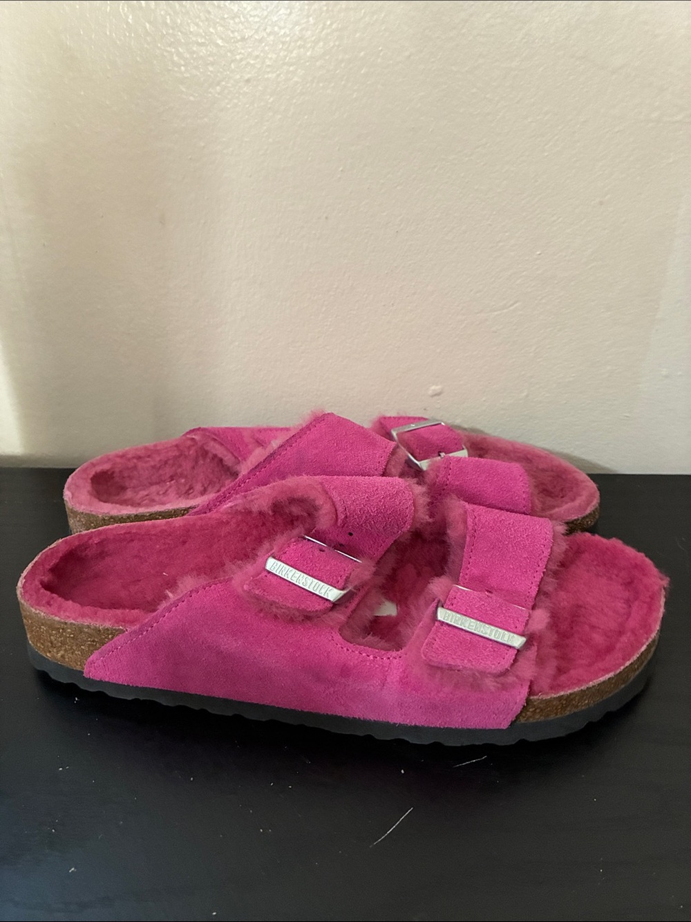 Birkenstock Arizona Shearling sandals in the Fuchsia Tulip color size eu40 L9 M7